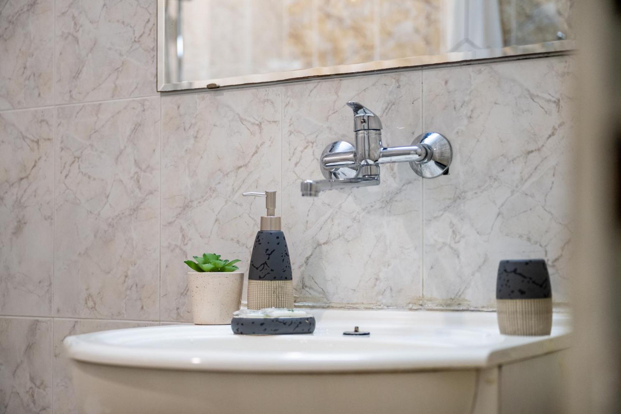 Lovely Art Apartment - Victory Varna Esterno foto