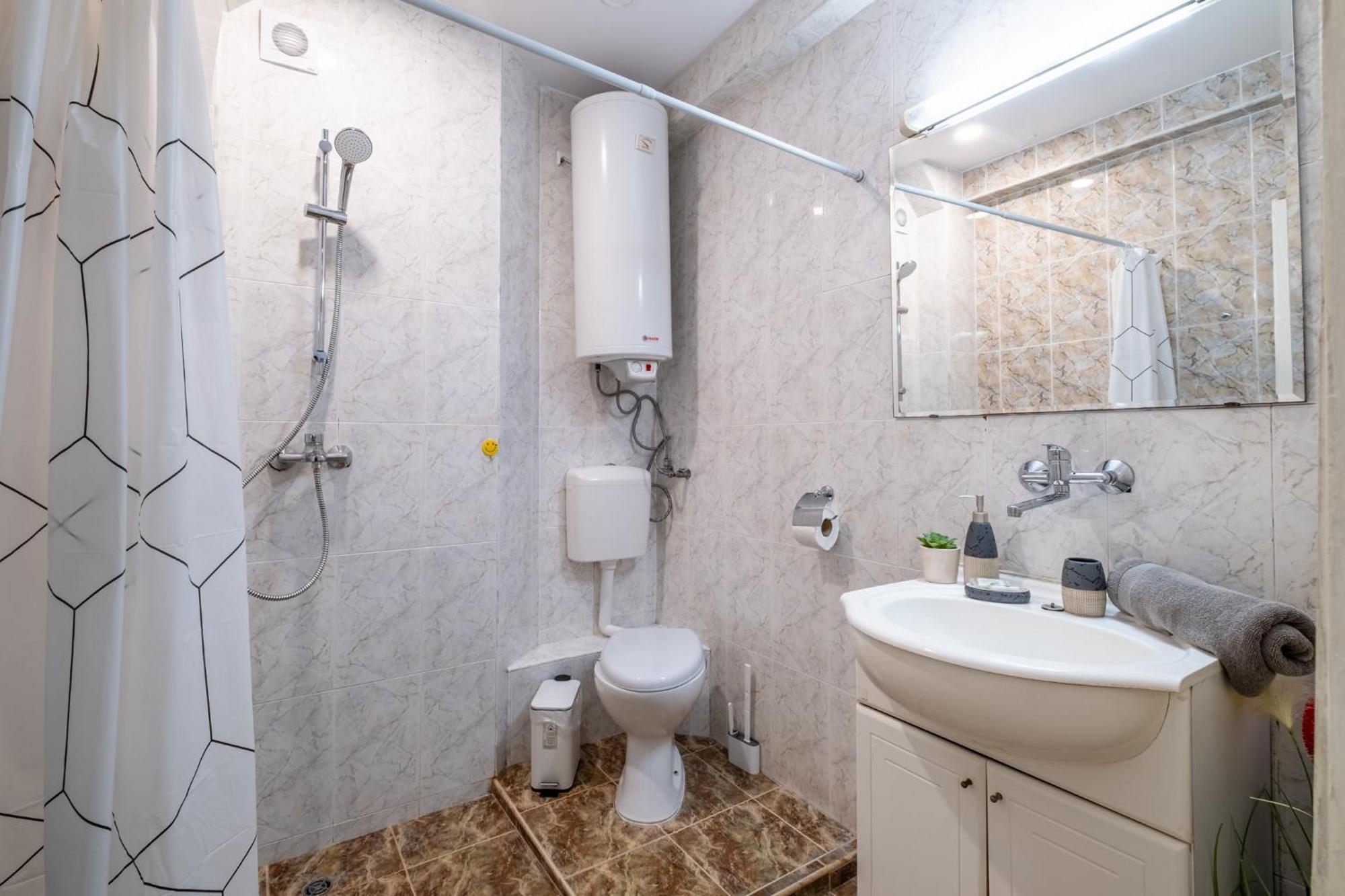 Lovely Art Apartment - Victory Varna Esterno foto